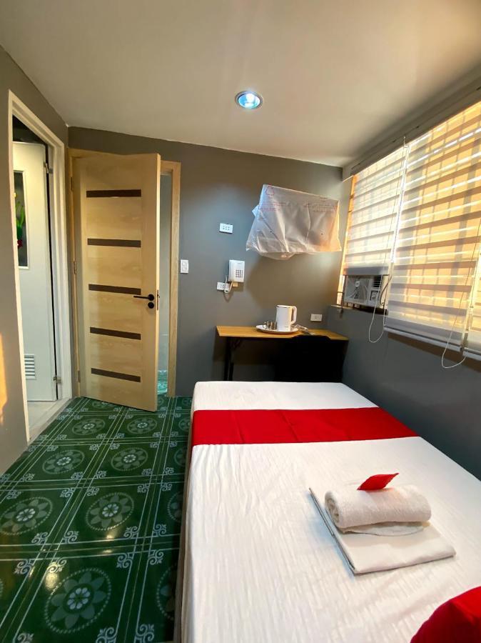 Oyo 104 Manila Venetian Hotel Екстер'єр фото