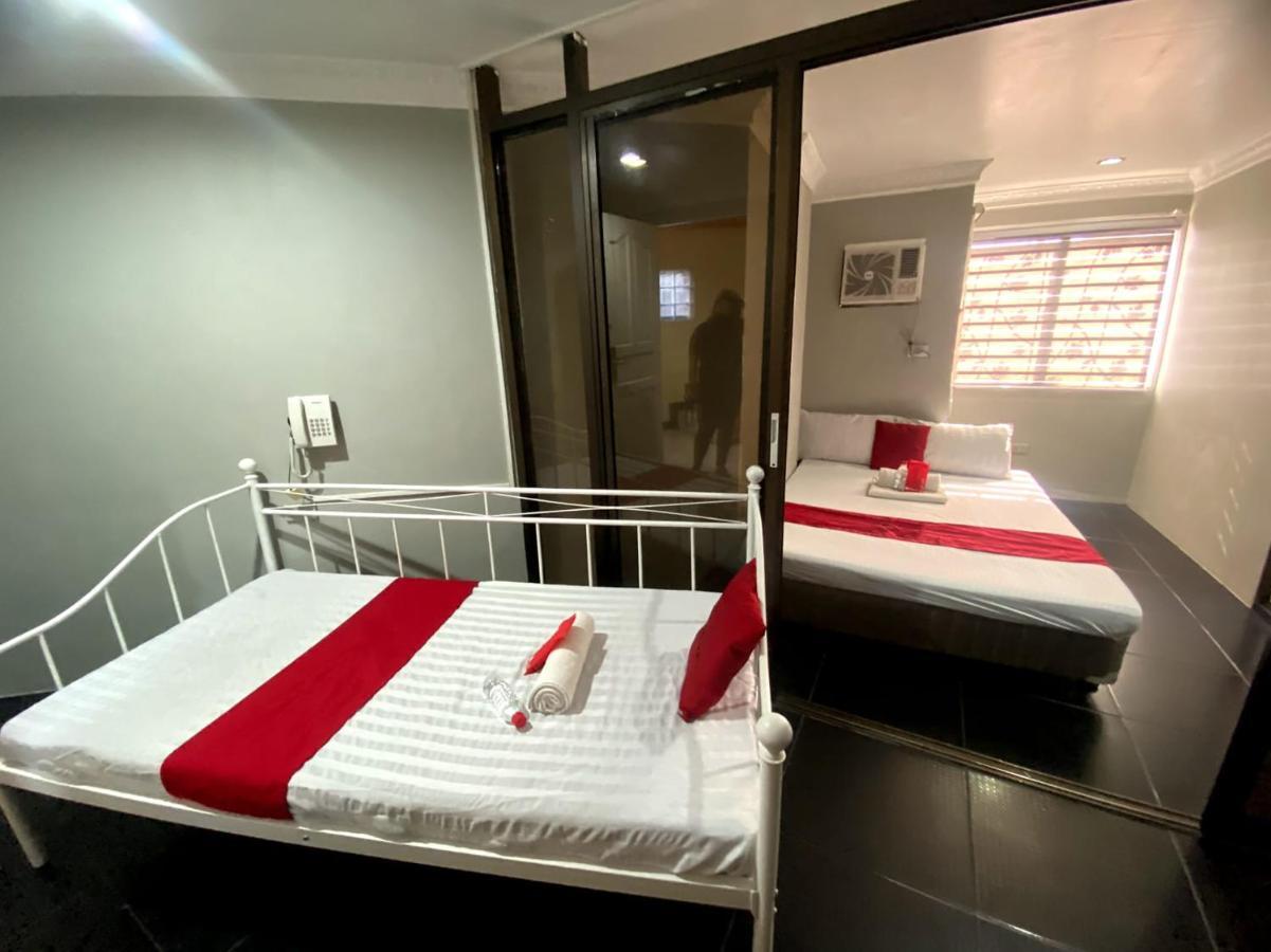 Oyo 104 Manila Venetian Hotel Екстер'єр фото