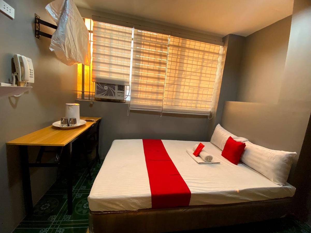 Oyo 104 Manila Venetian Hotel Екстер'єр фото