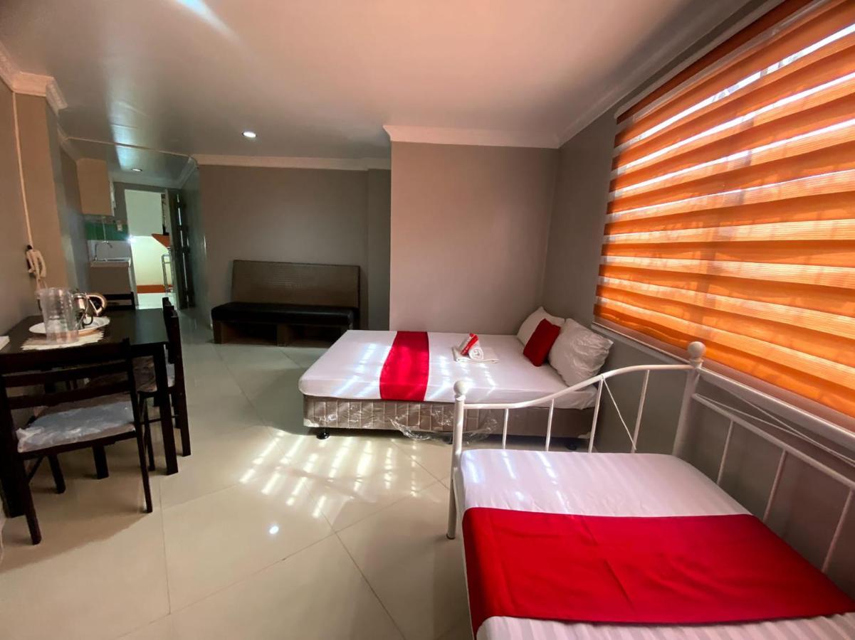 Oyo 104 Manila Venetian Hotel Екстер'єр фото