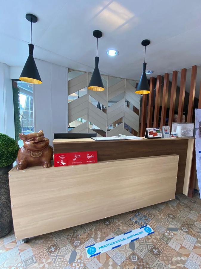 Oyo 104 Manila Venetian Hotel Екстер'єр фото