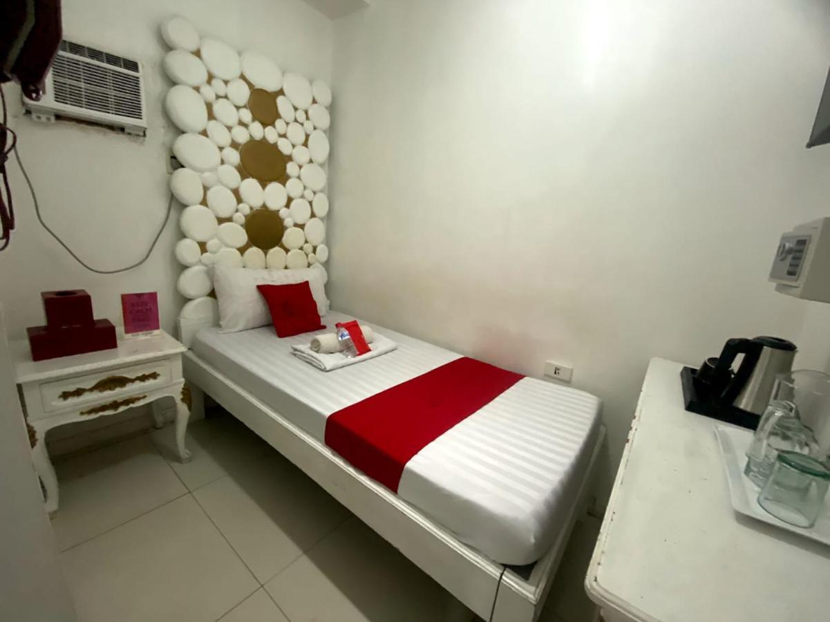 Oyo 104 Manila Venetian Hotel Екстер'єр фото