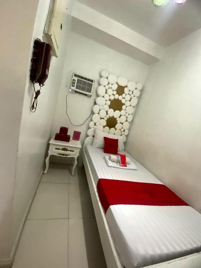 Oyo 104 Manila Venetian Hotel Екстер'єр фото