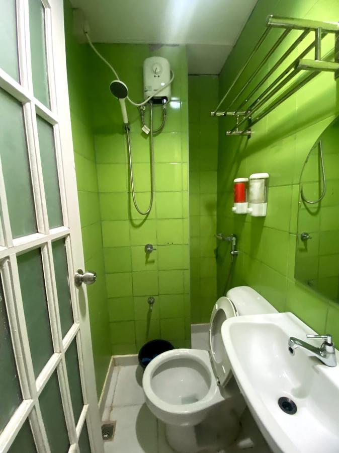 Oyo 104 Manila Venetian Hotel Екстер'єр фото