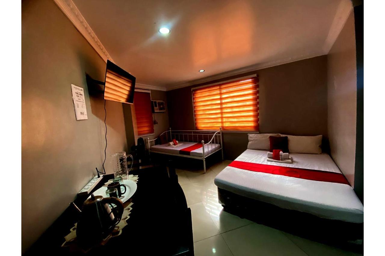 Oyo 104 Manila Venetian Hotel Екстер'єр фото