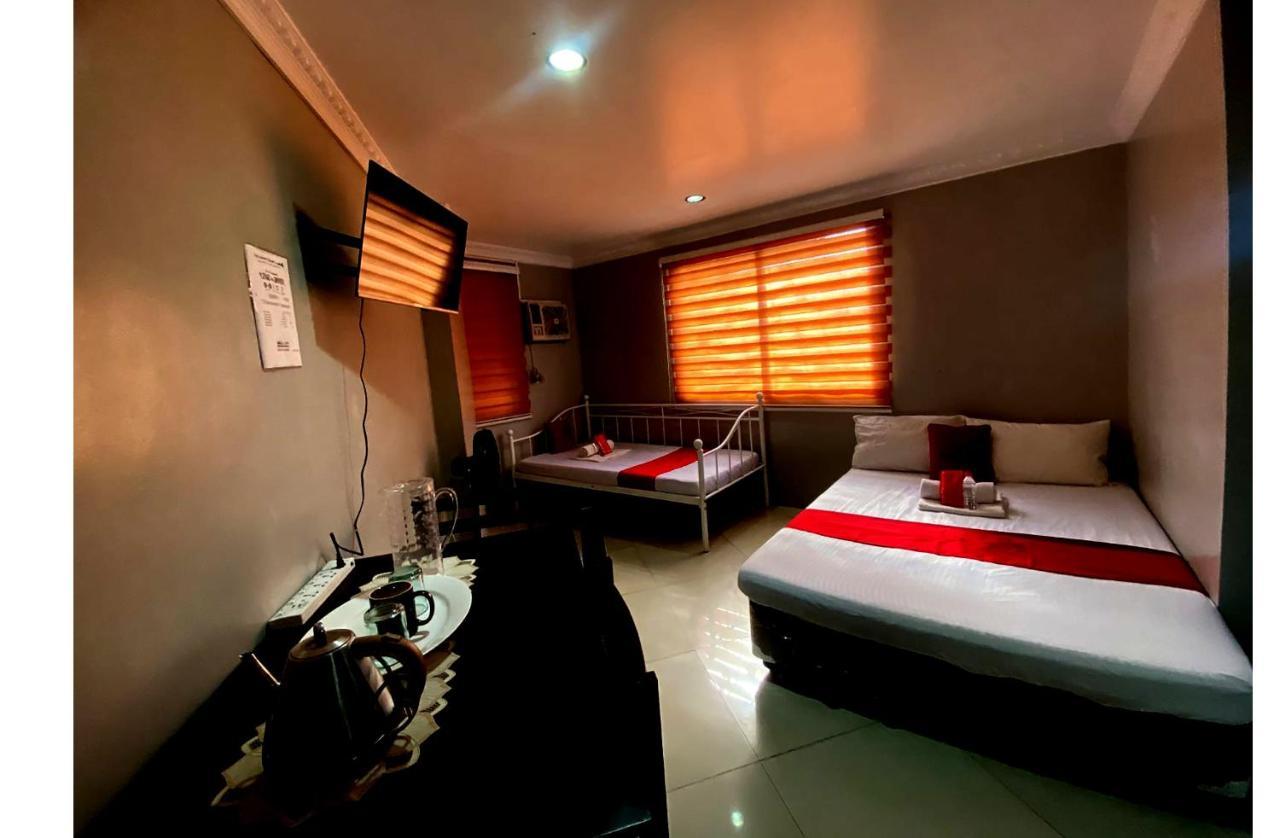 Oyo 104 Manila Venetian Hotel Екстер'єр фото