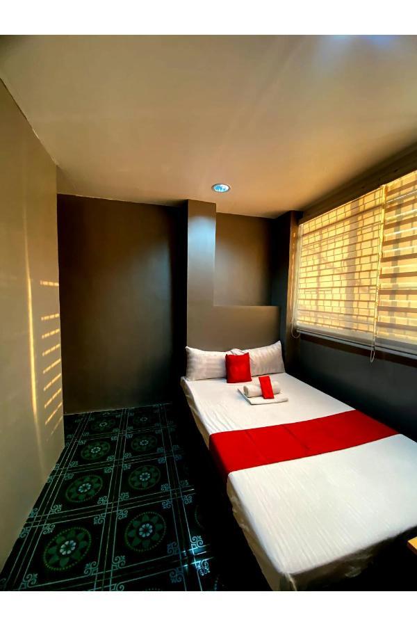 Oyo 104 Manila Venetian Hotel Екстер'єр фото