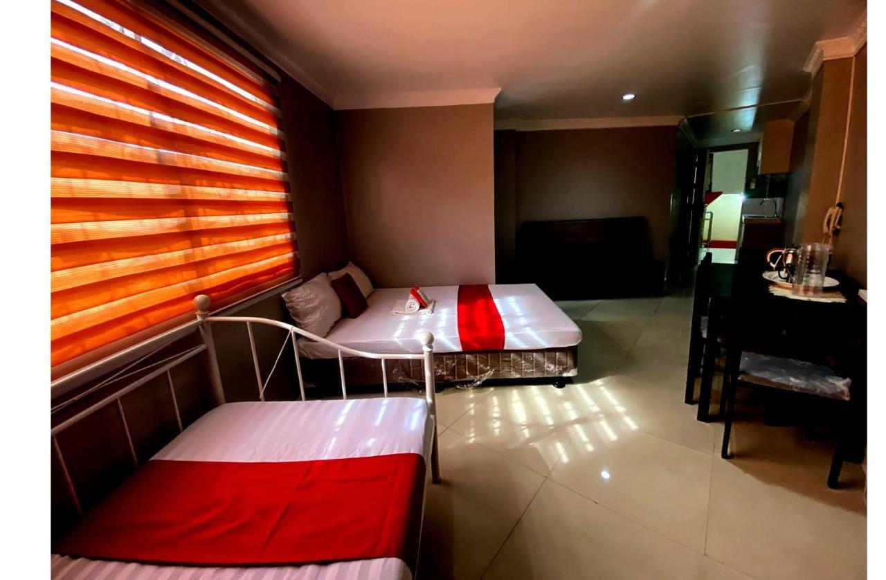 Oyo 104 Manila Venetian Hotel Екстер'єр фото