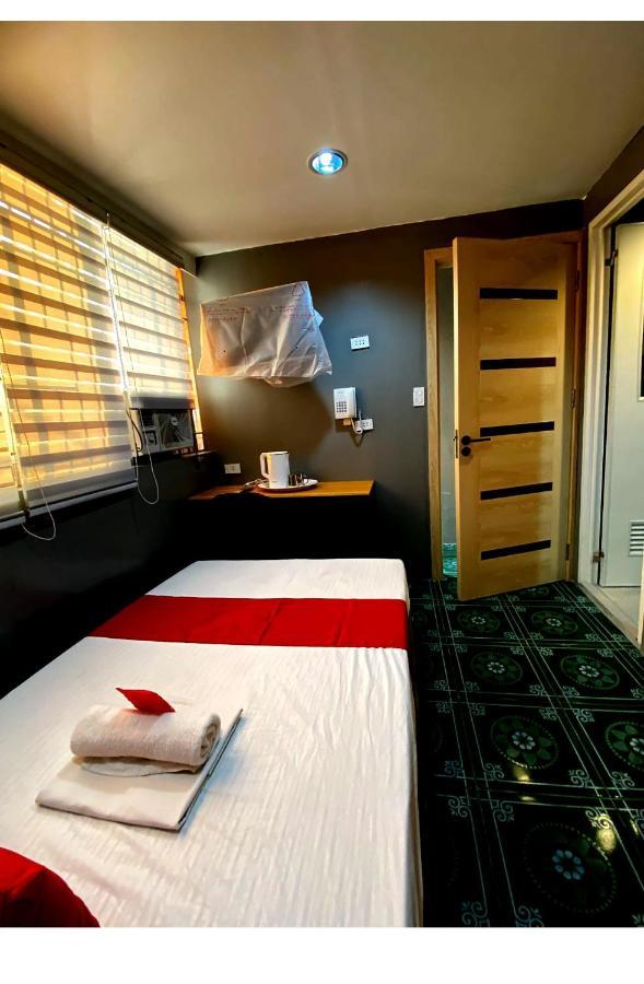 Oyo 104 Manila Venetian Hotel Екстер'єр фото